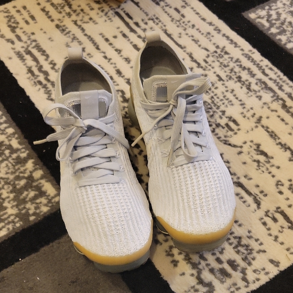 Nike White and Platinum Vapormax Flyknit 3